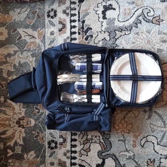 Picnic bag for 2 with insulated zipper cooler. - Picture 1 of 5